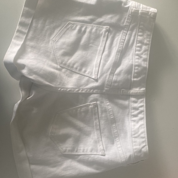 White Universal Thread jean shorts. - Picture 6 of 6